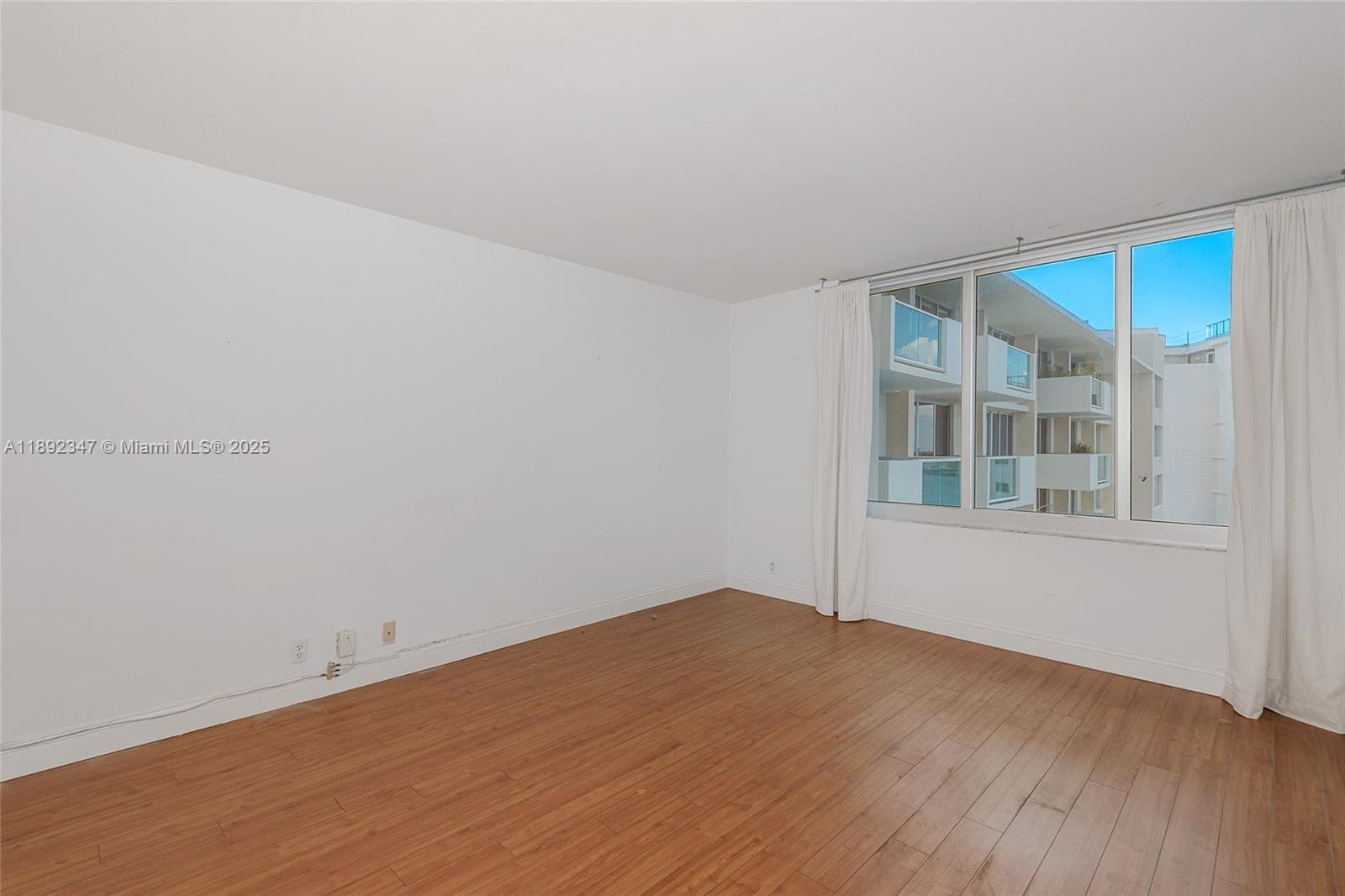 A11892347 — Miami Beach — 16