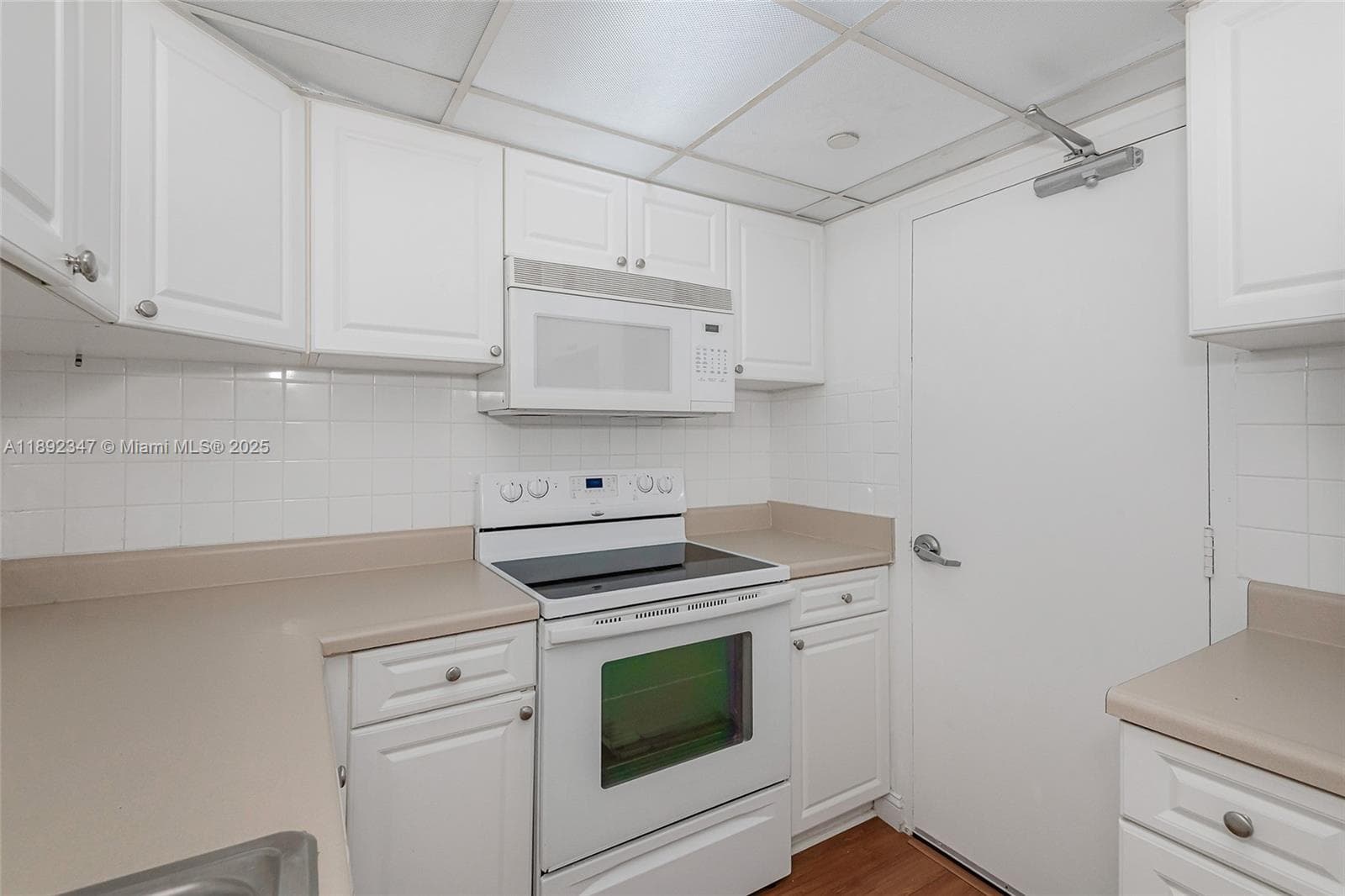 A11892347 — Miami Beach — 12