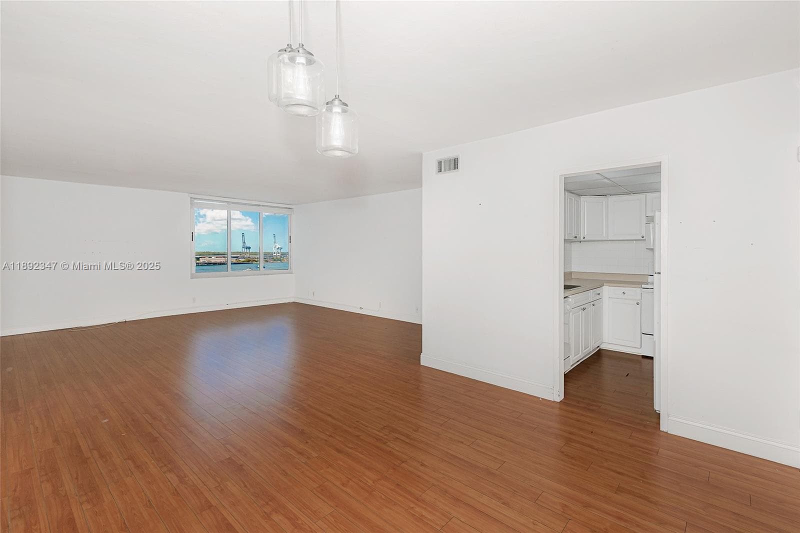 A11892347 — Miami Beach — 4