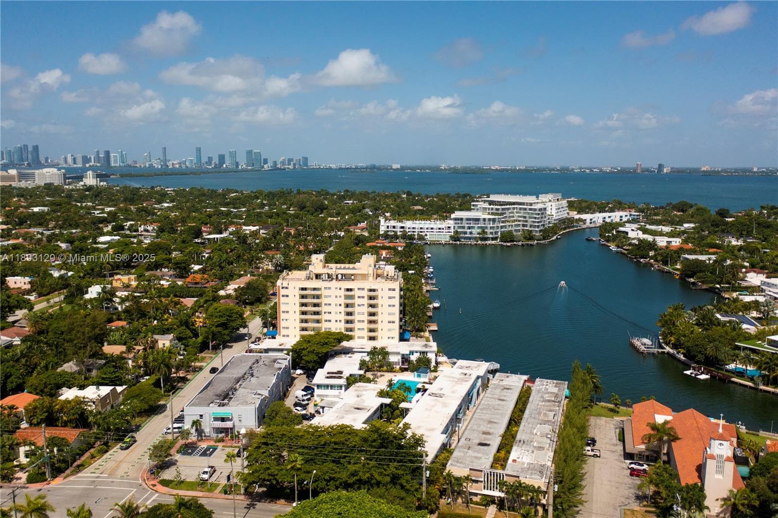 A11893120 — Miami Beach — 16