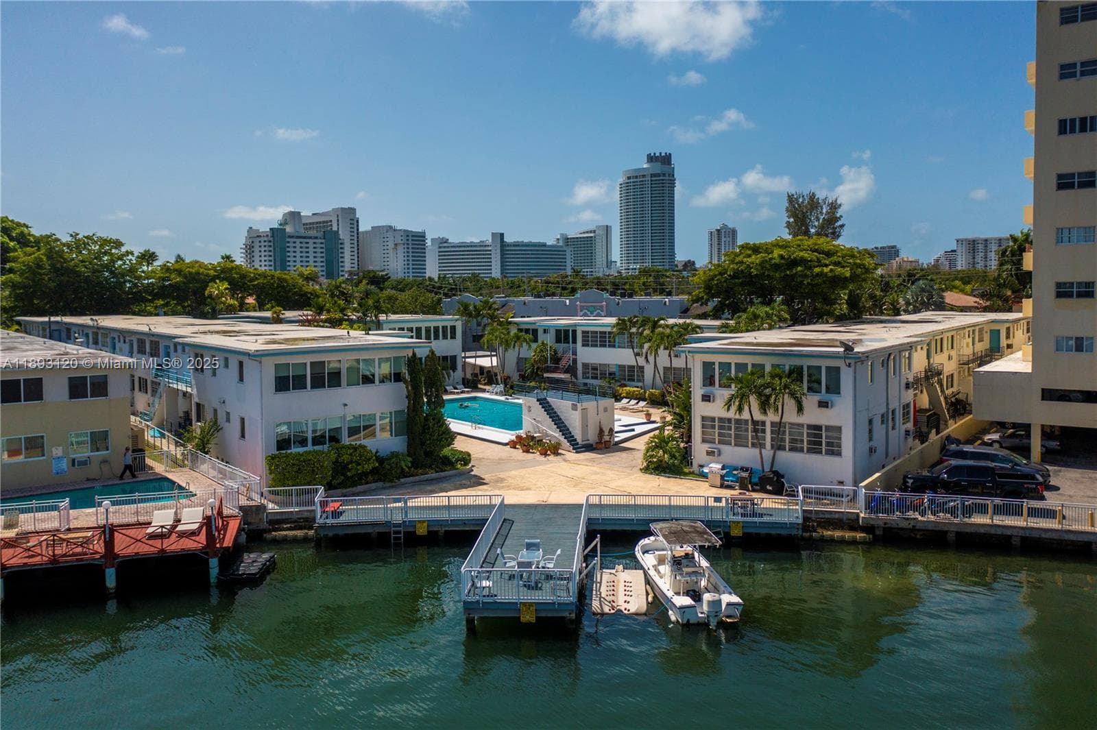 A11893120 — Miami Beach — 22