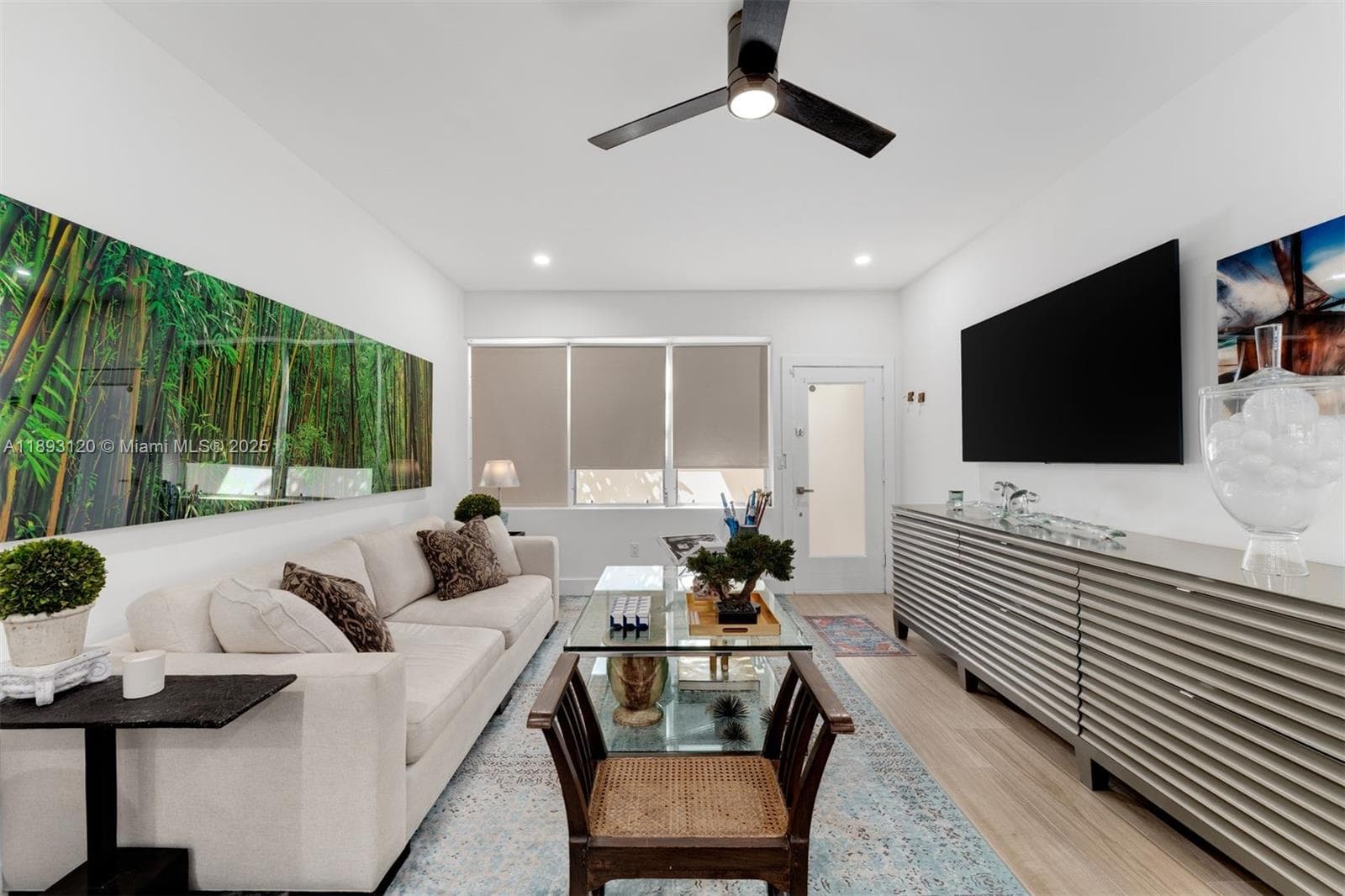 A11893120 — Miami Beach