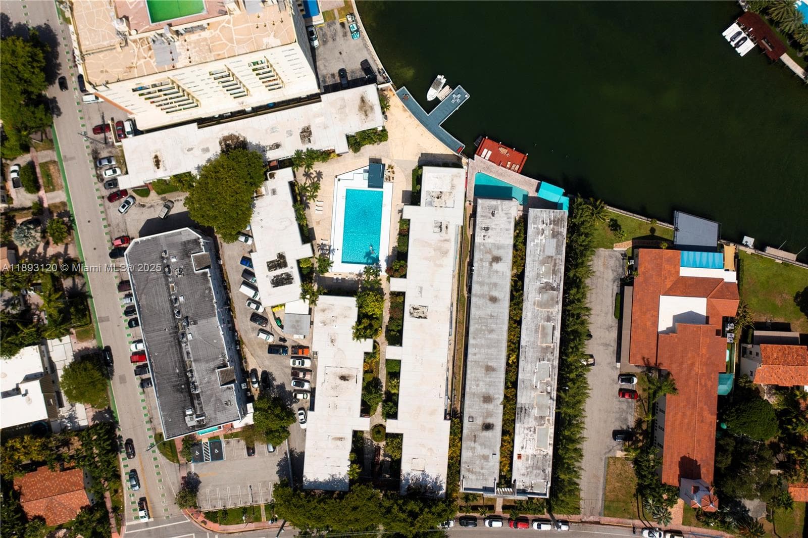 A11893120 — Miami Beach — 18