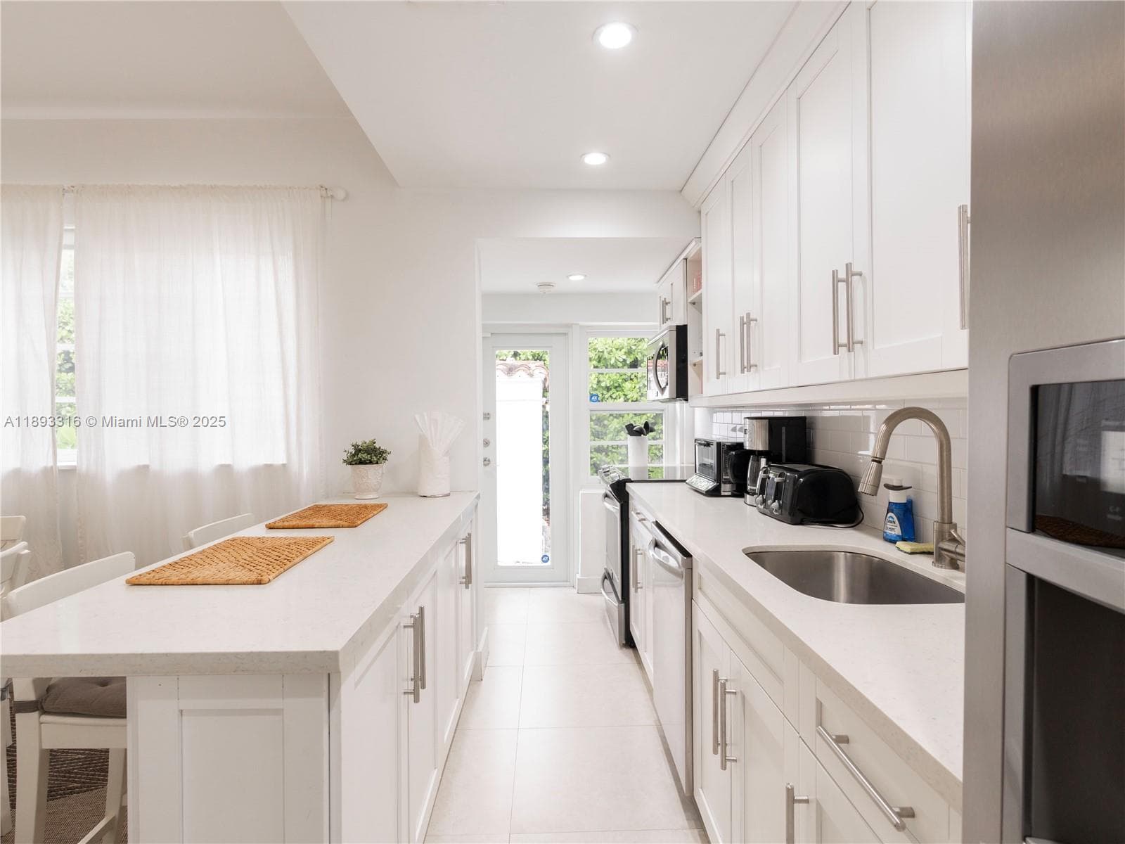 A11893316 — Miami Beach — 6