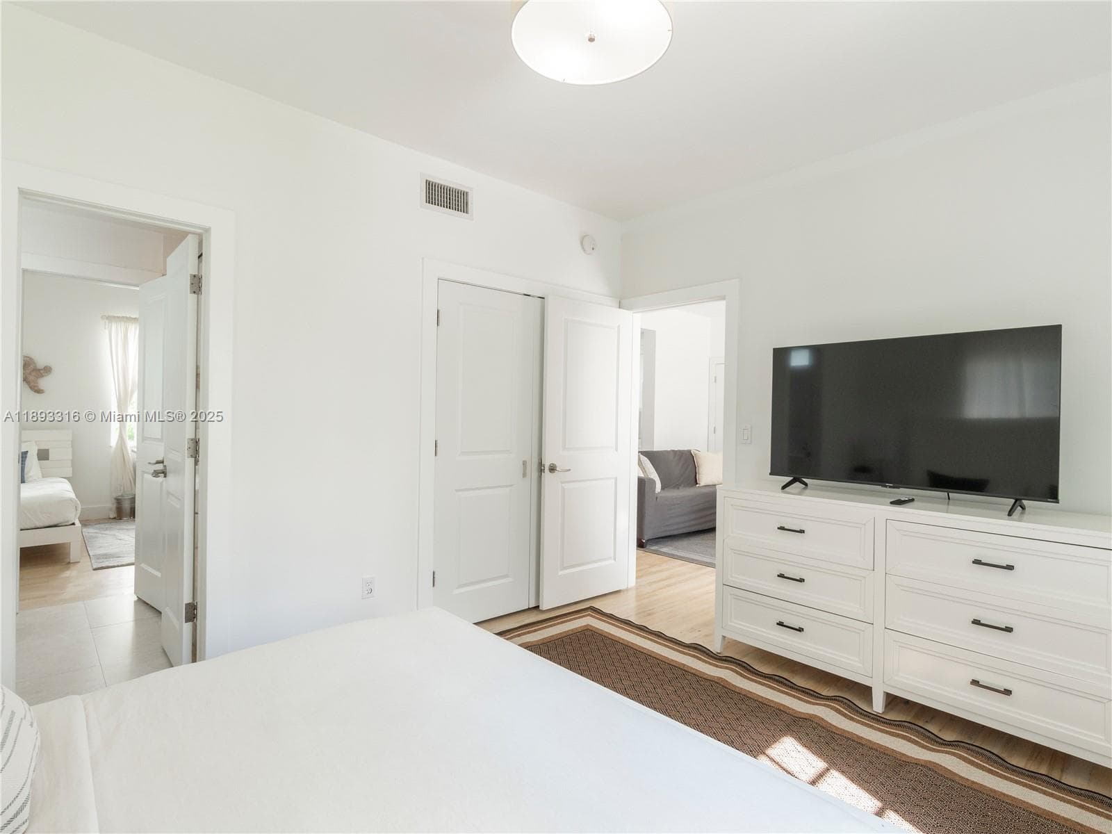 A11893316 — Miami Beach — 13