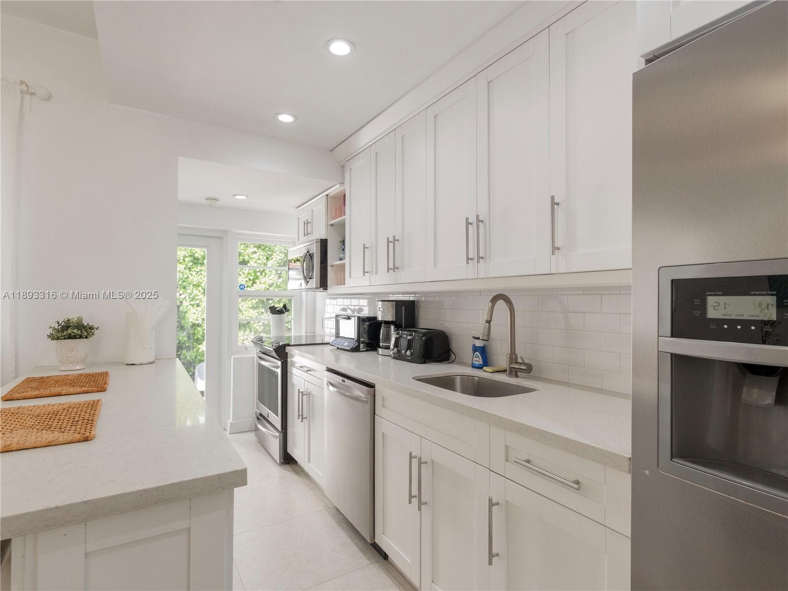 A11893316 — Miami Beach — 7