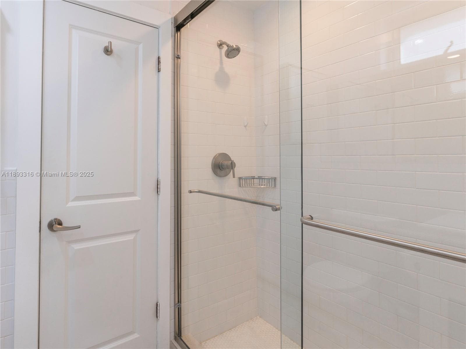 A11893316 — Miami Beach — 15