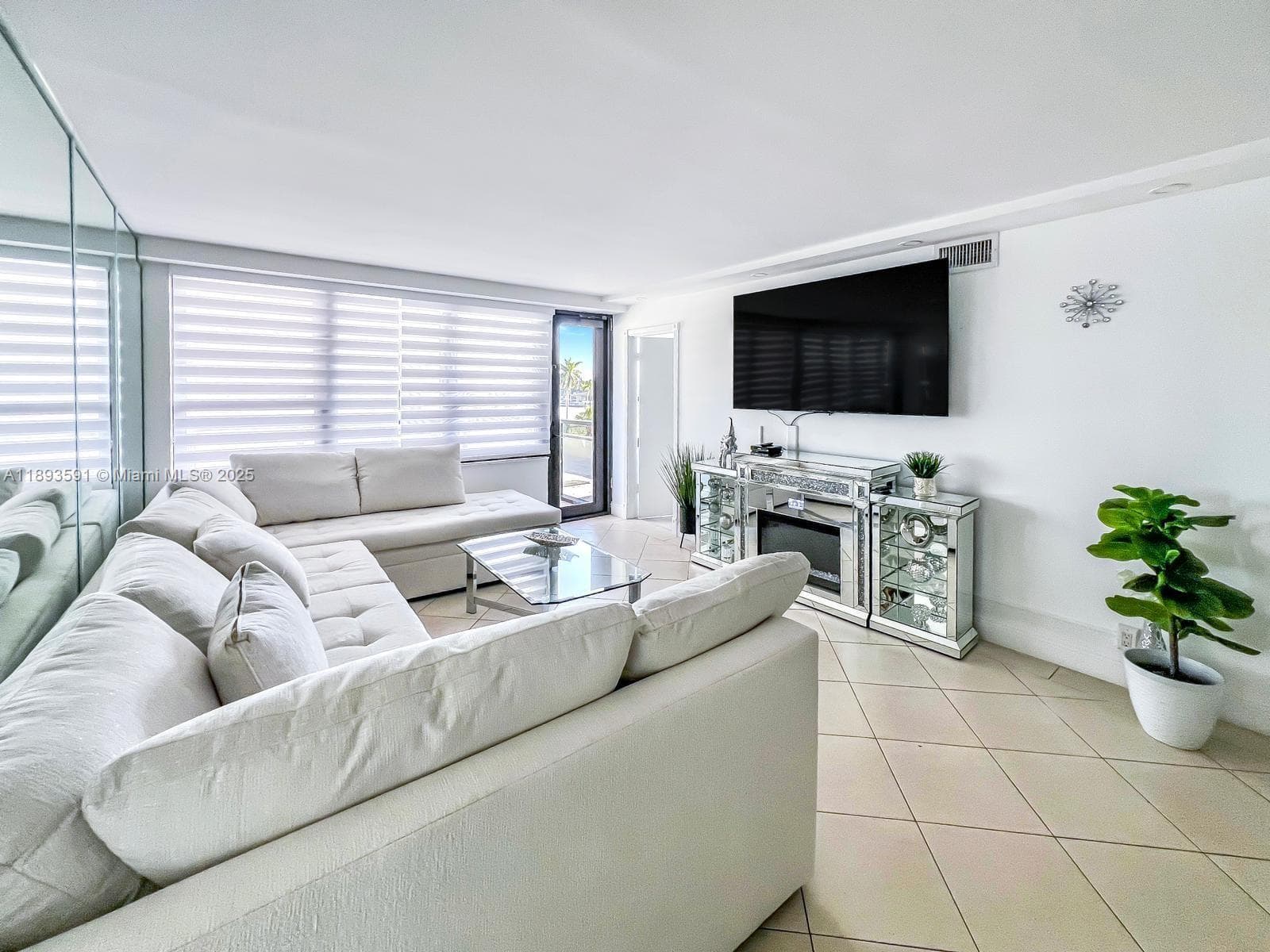 A11893591 — Miami Beach — 7