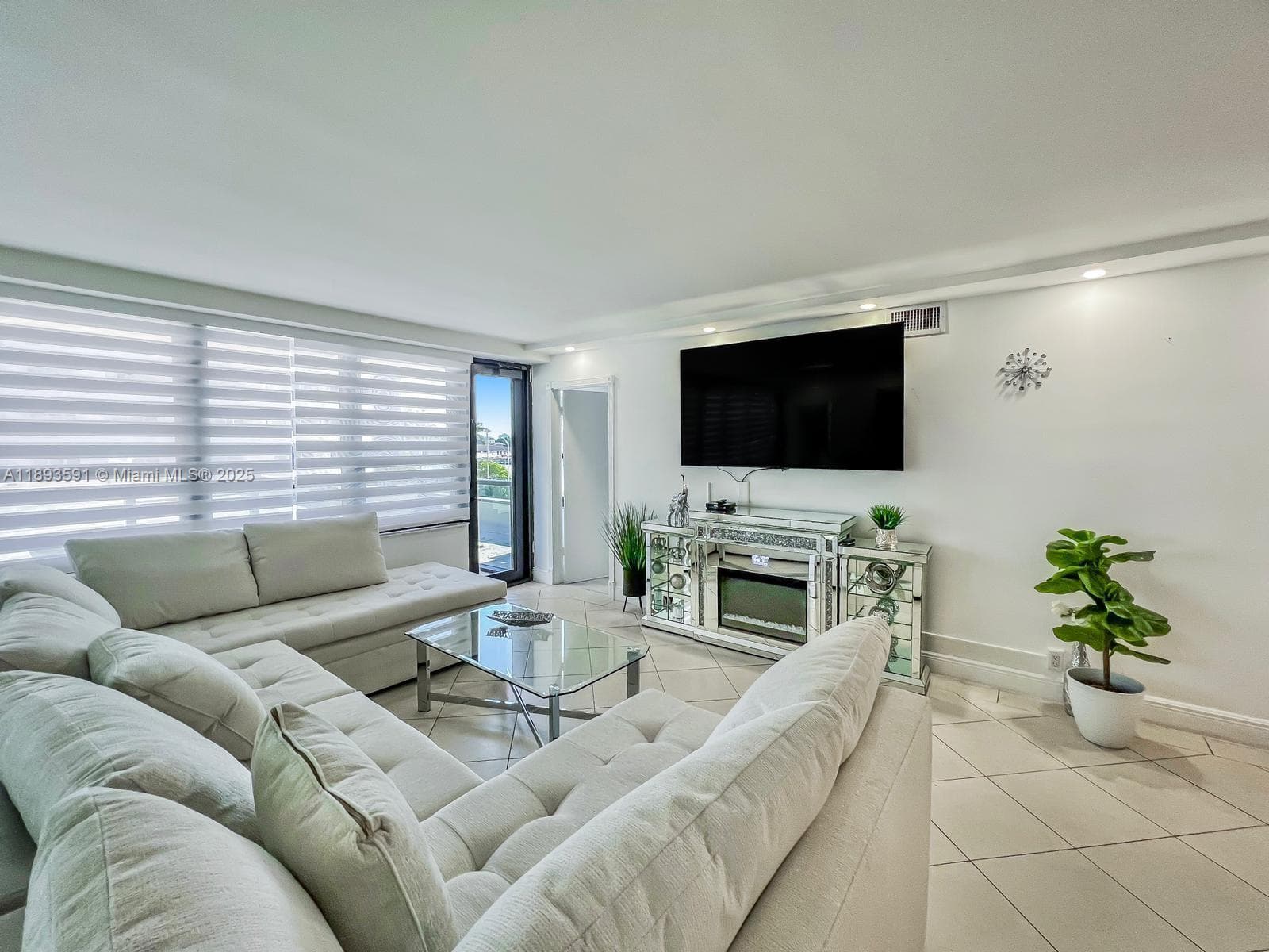 A11893591 — Miami Beach — 3