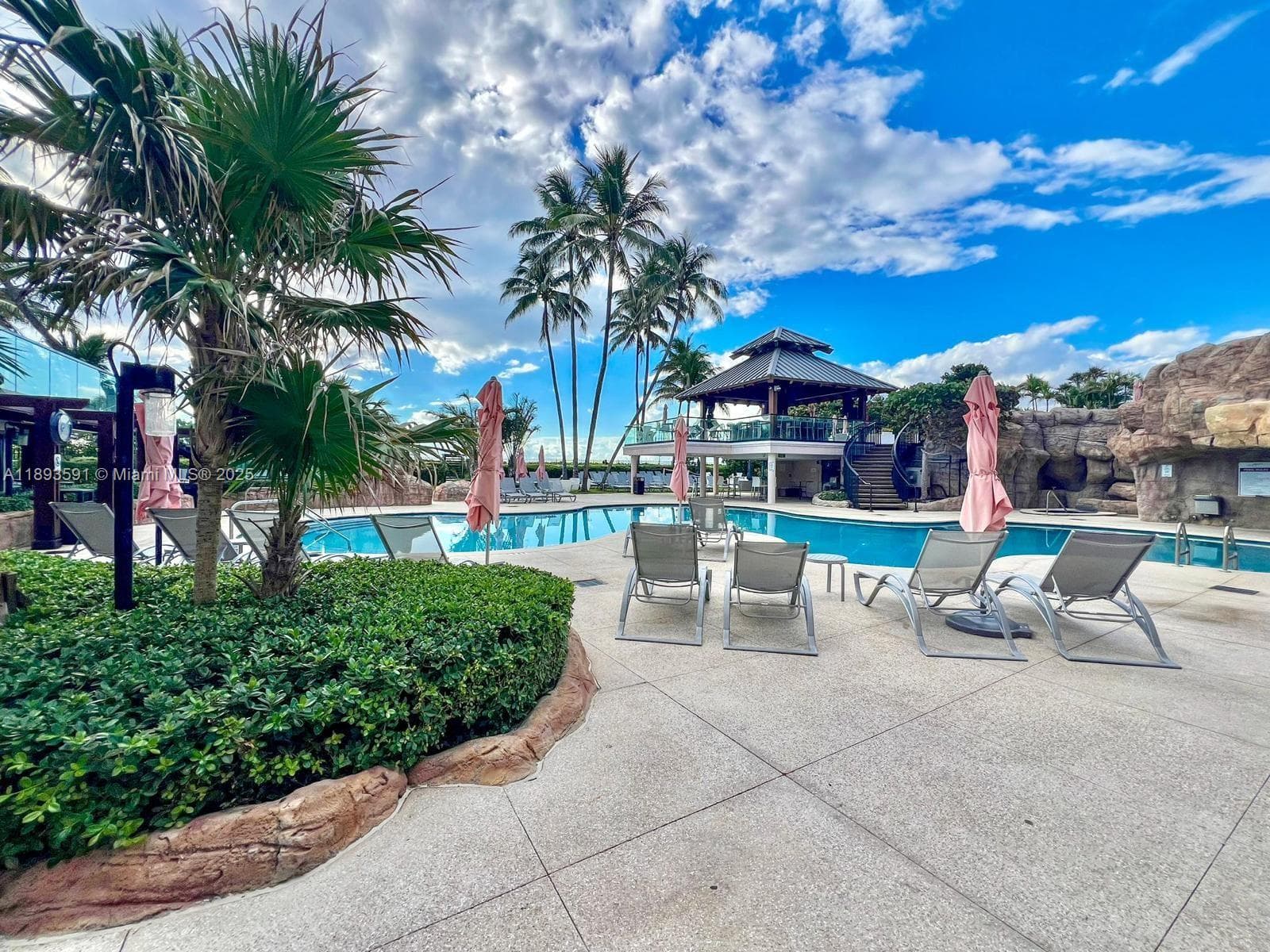 A11893591 — Miami Beach — 10
