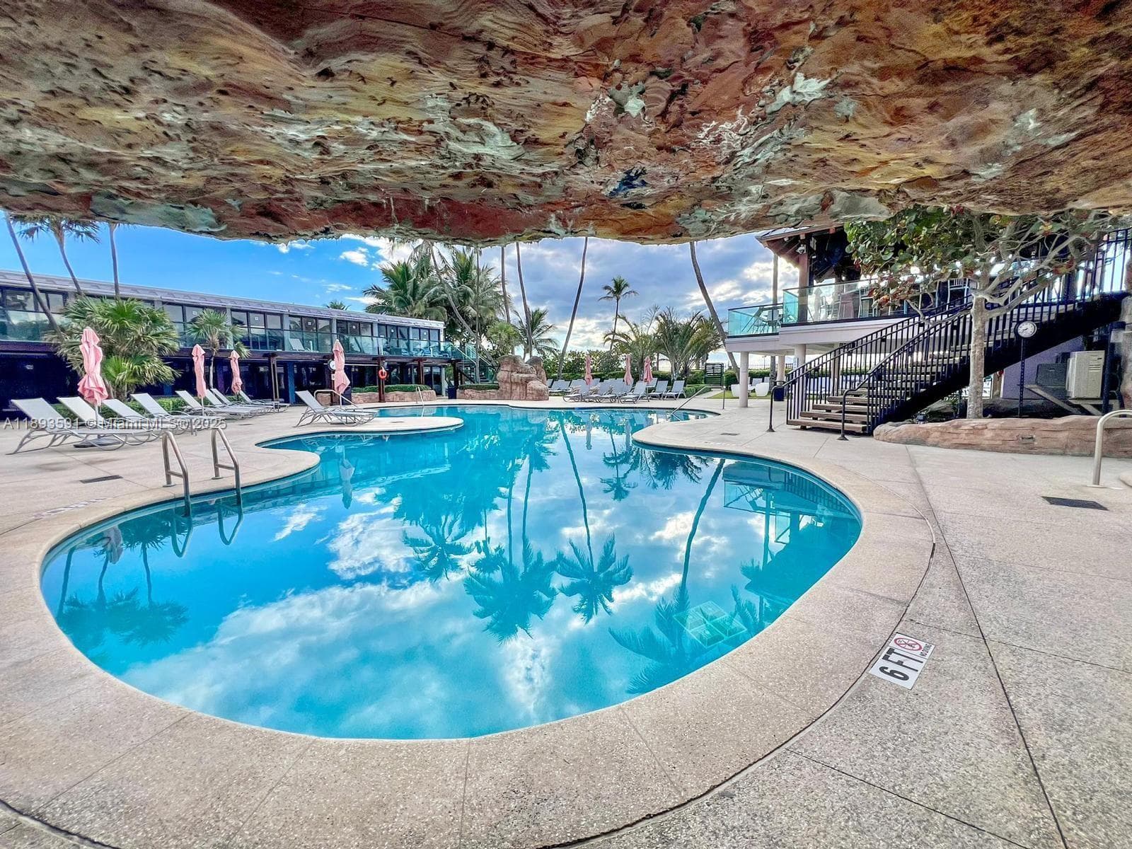 A11893591 — Miami Beach — 18