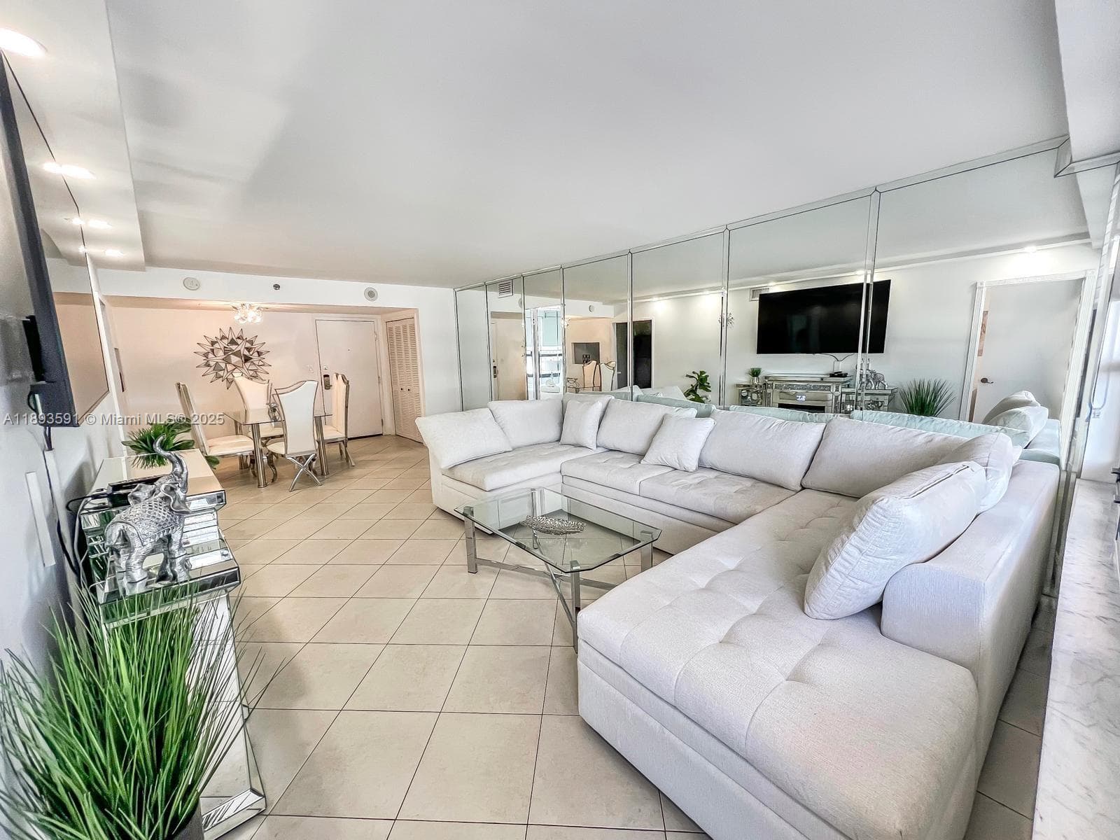 A11893591 — Miami Beach — 4