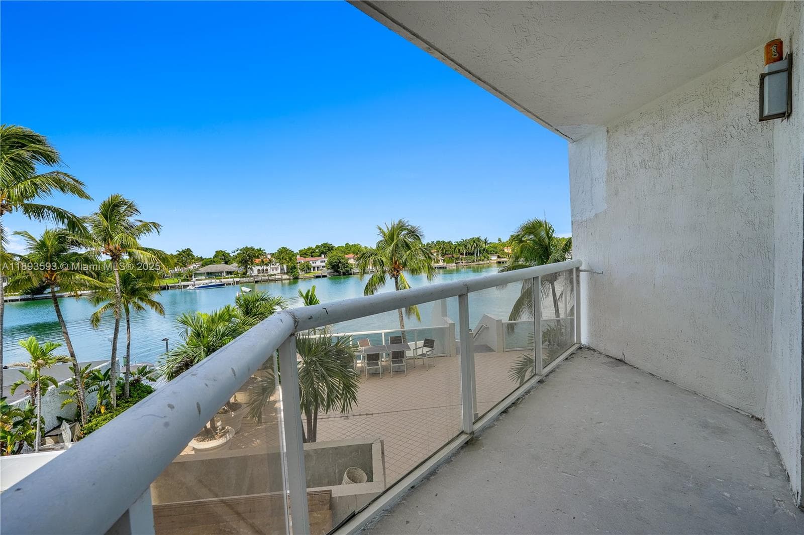 A11893593 — Miami Beach — 26