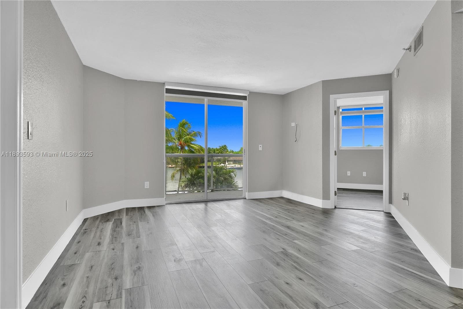 A11893593 — Miami Beach — 3
