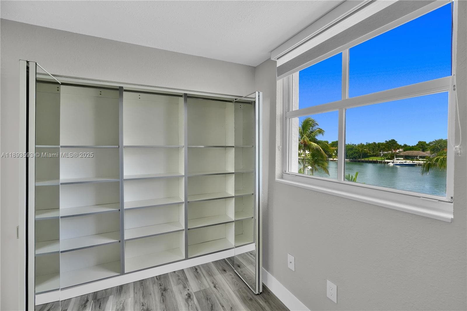 A11893593 — Miami Beach — 19