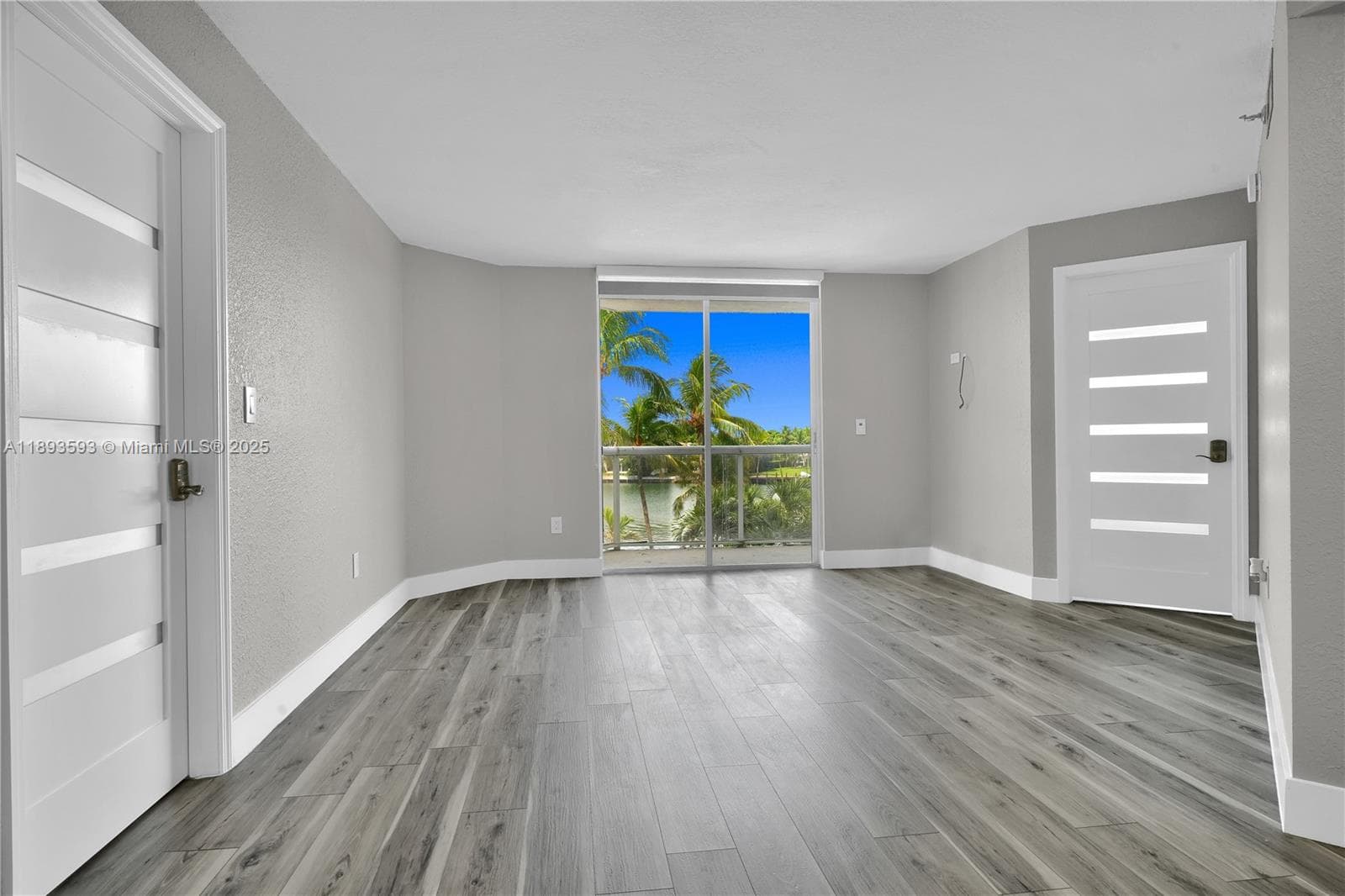 A11893593 — Miami Beach — 4