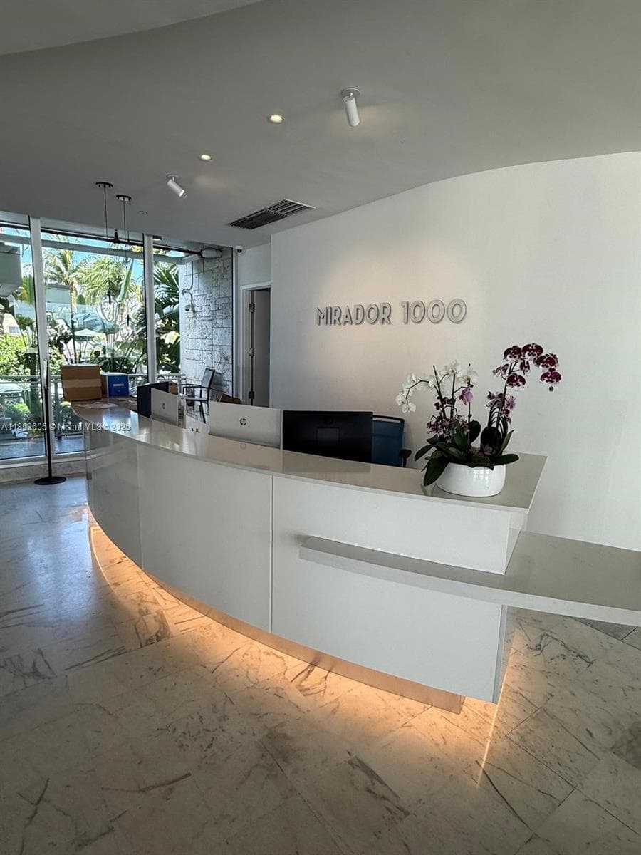 A11893605 — Miami Beach — 13