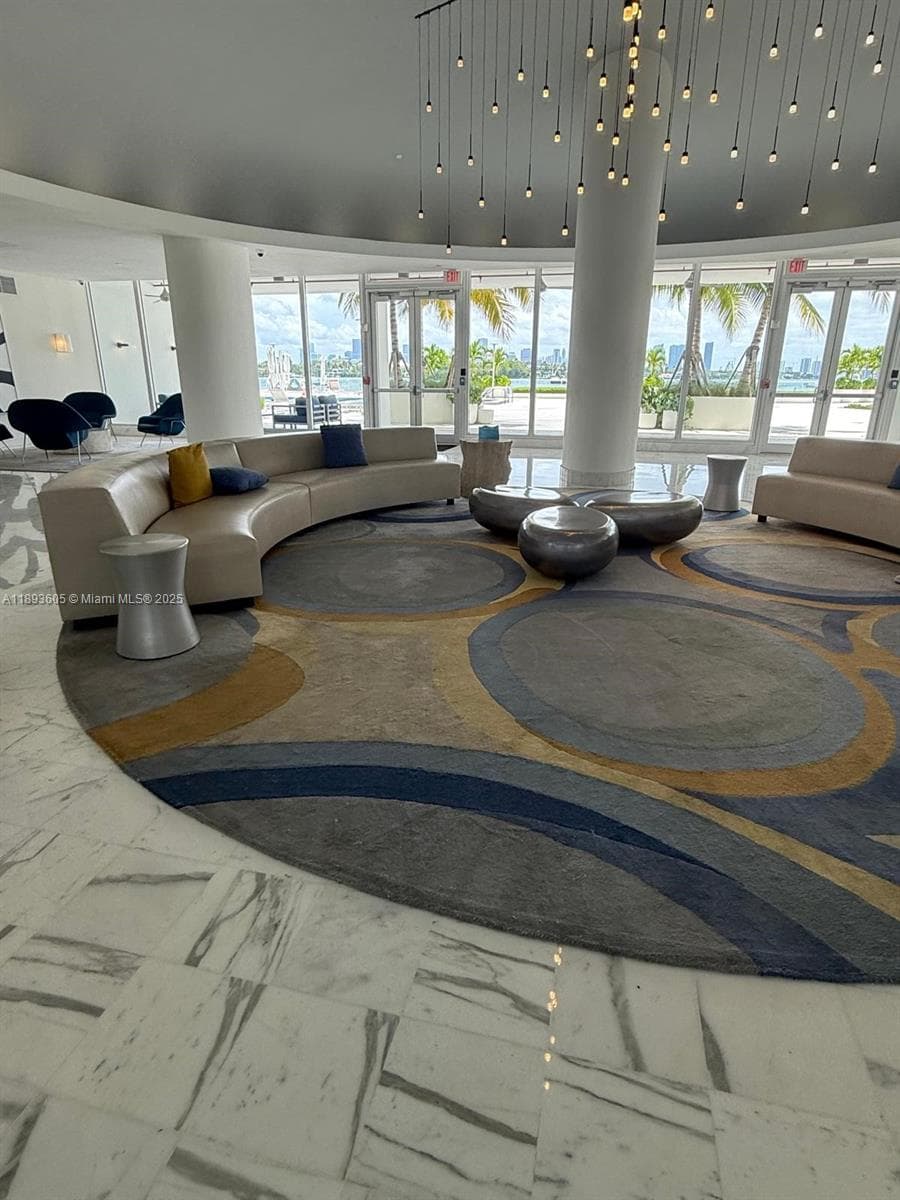 A11893605 — Miami Beach — 15