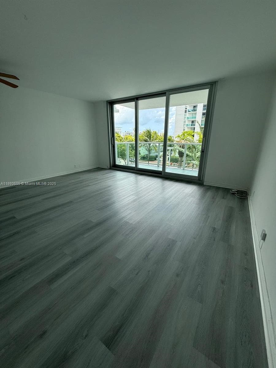 A11893605 — Miami Beach — 4
