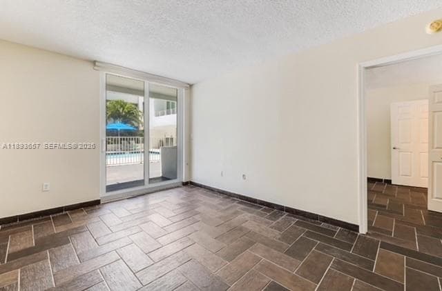 A11893657 — Miami Beach — 7