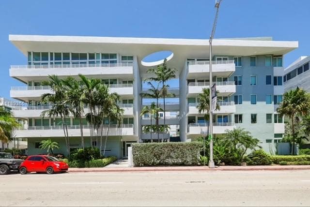 A11893657 — Miami Beach