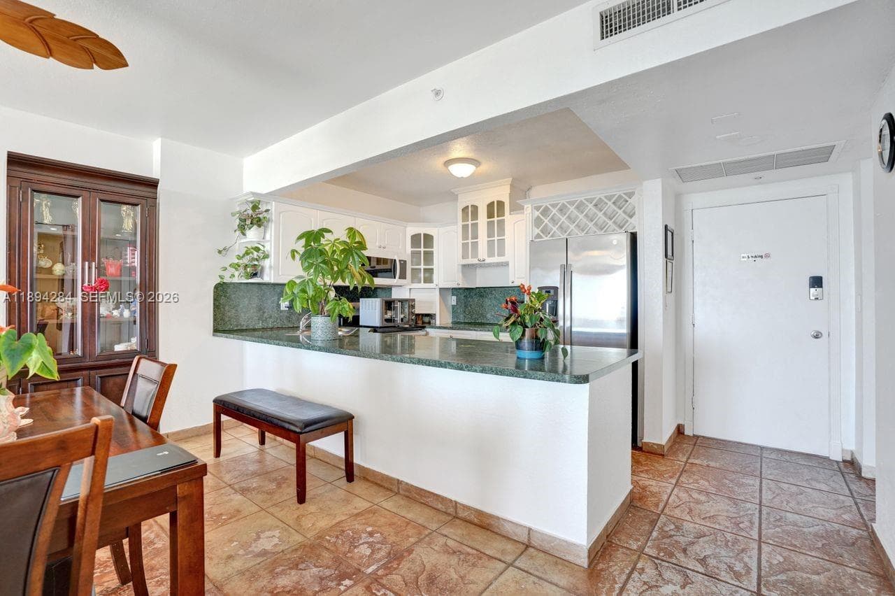A11894284 — Miami Beach — 23