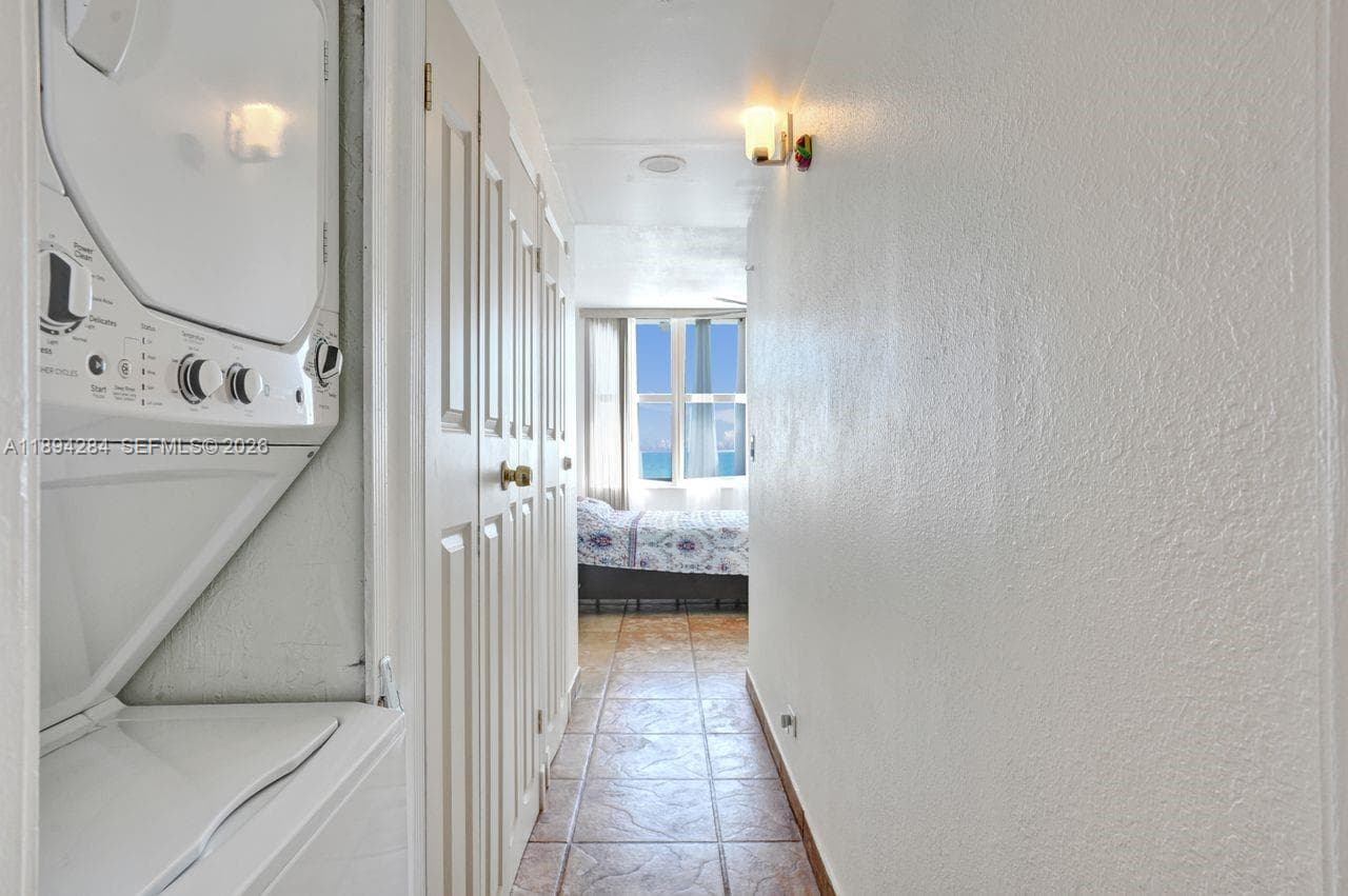 A11894284 — Miami Beach — 28
