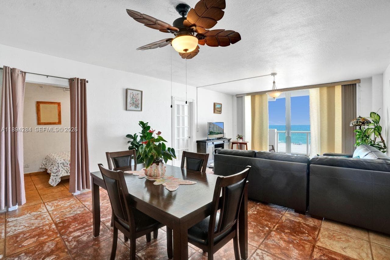 A11894284 — Miami Beach — 24