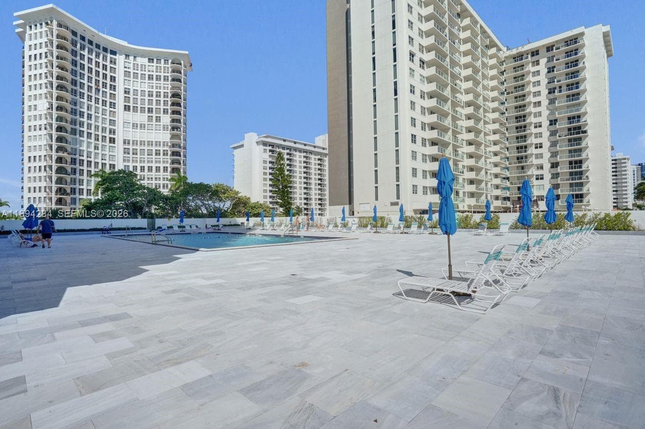 A11894284 — Miami Beach — 33