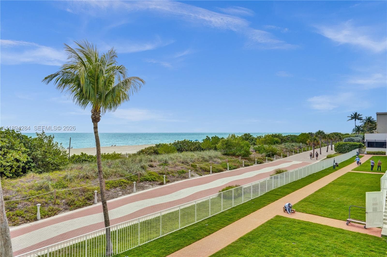 A11894284 — Miami Beach — 41