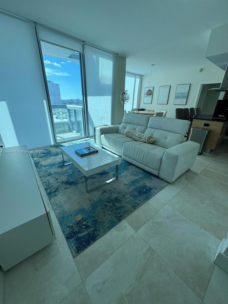 A11894474 — Miami Beach — 8