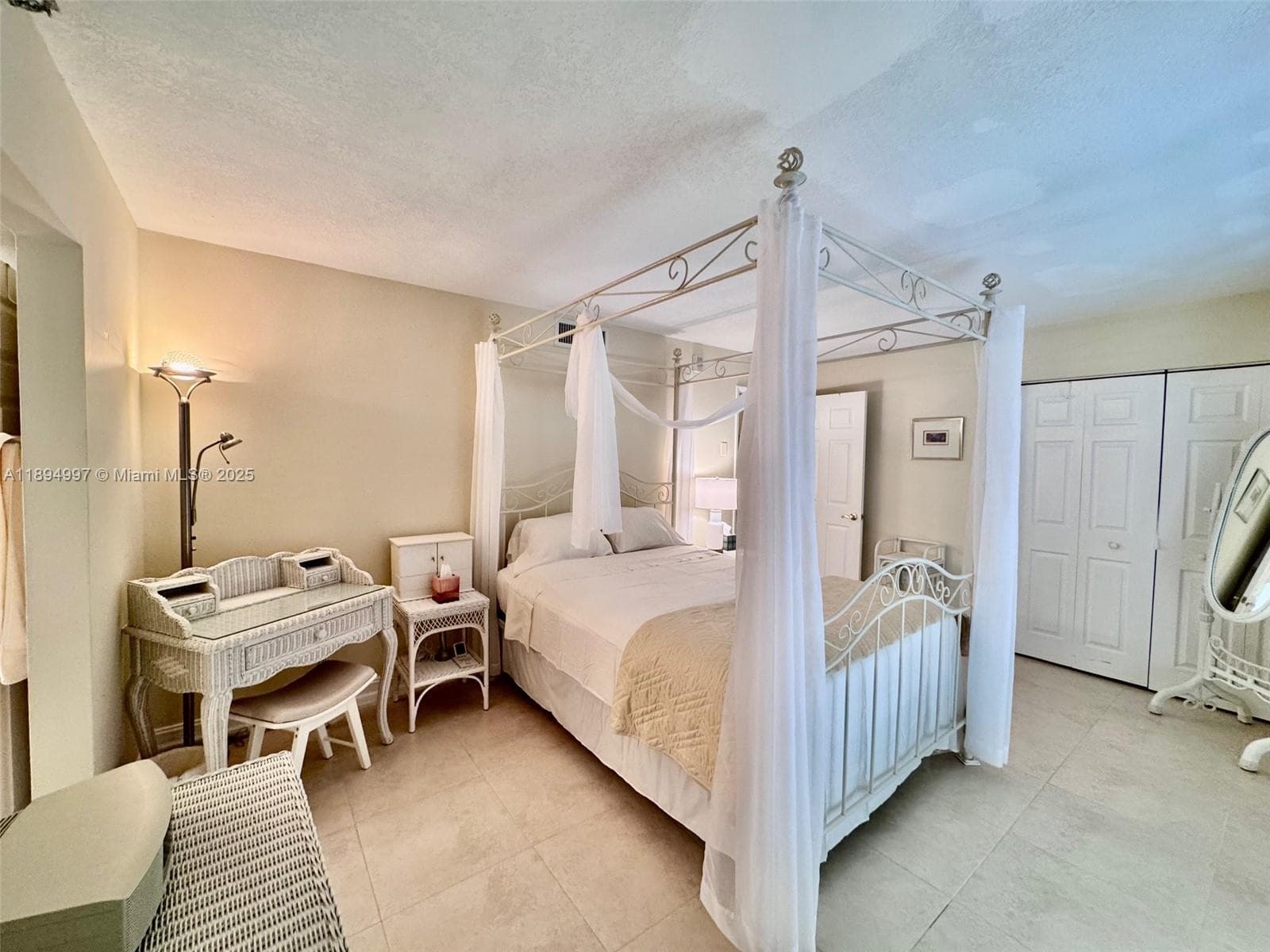 A11894997 — Miami Beach — 2