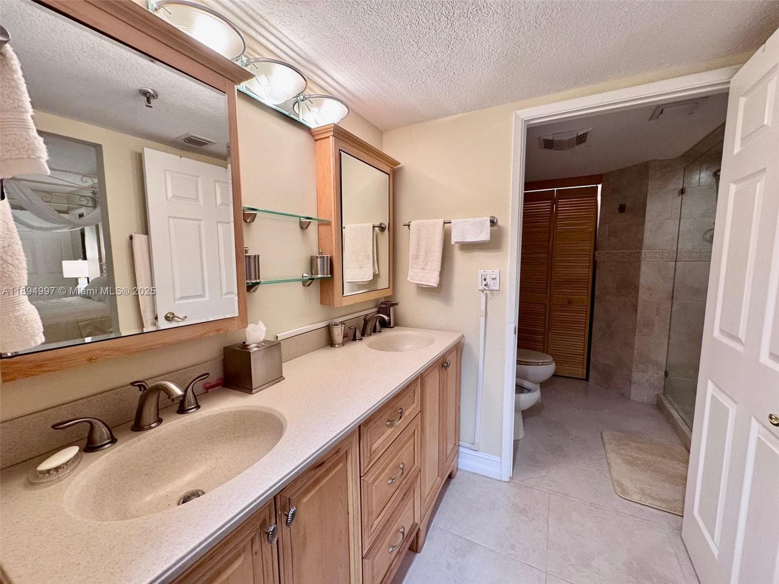 A11894997 — Miami Beach — 6