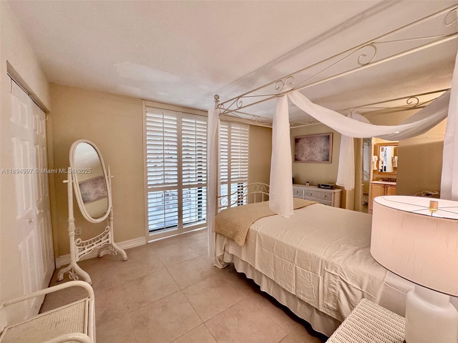 A11894997 — Miami Beach — 13