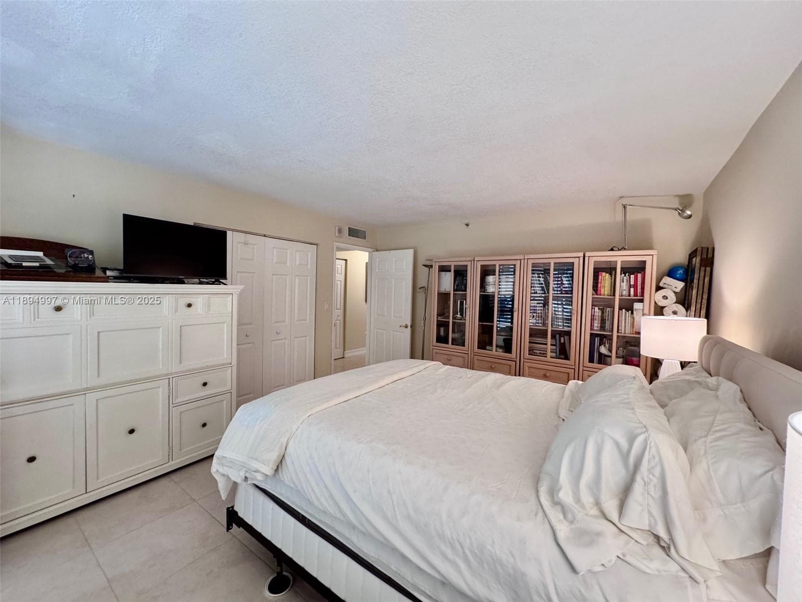 A11894997 — Miami Beach — 16