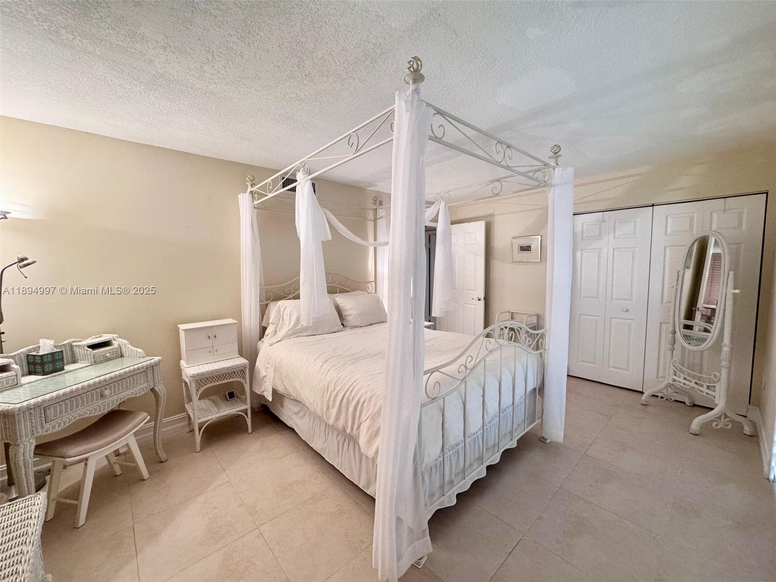 A11894997 — Miami Beach — 34