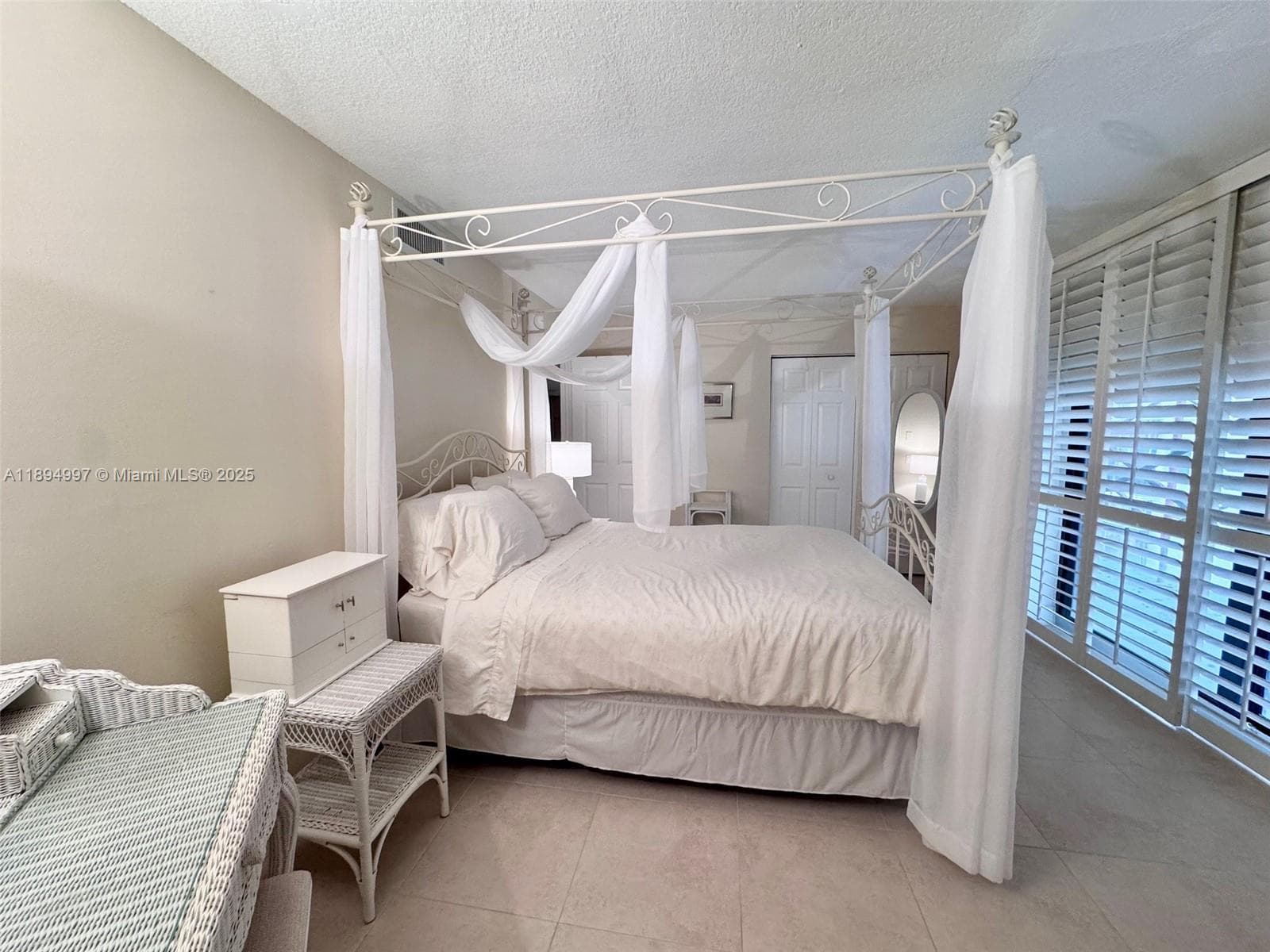 A11894997 — Miami Beach — 33
