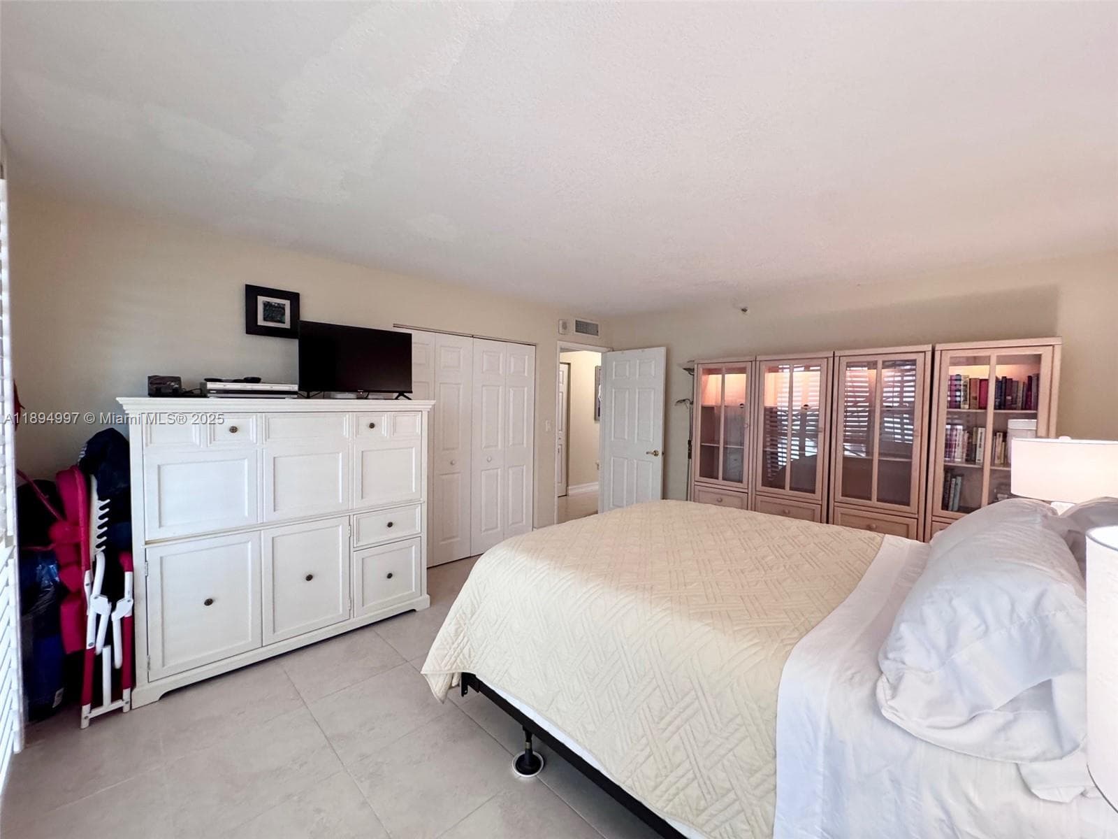 A11894997 — Miami Beach — 44