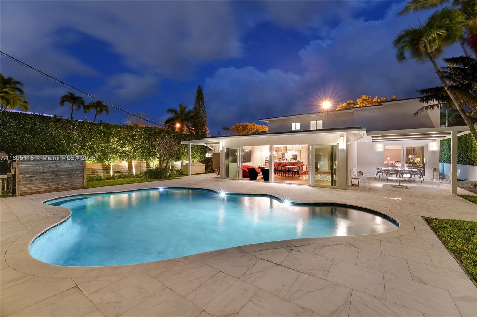 A11895118 — Miami Beach — 26