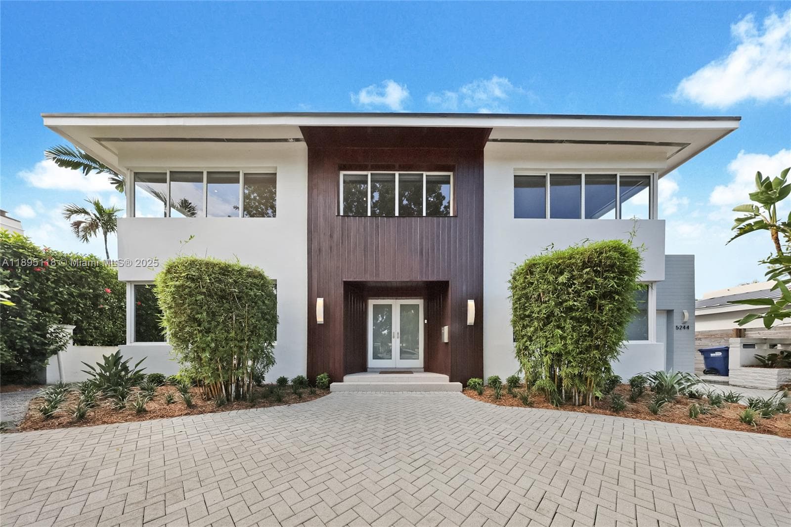 A11895118 — Miami Beach