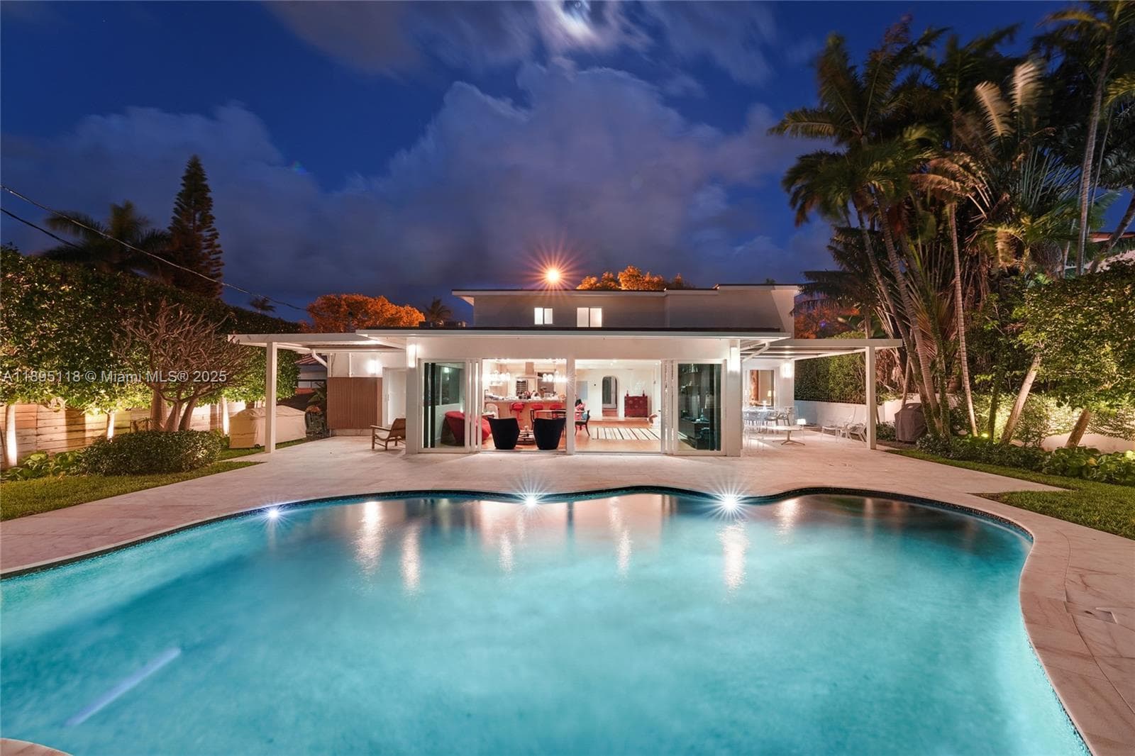A11895118 — Miami Beach — 24