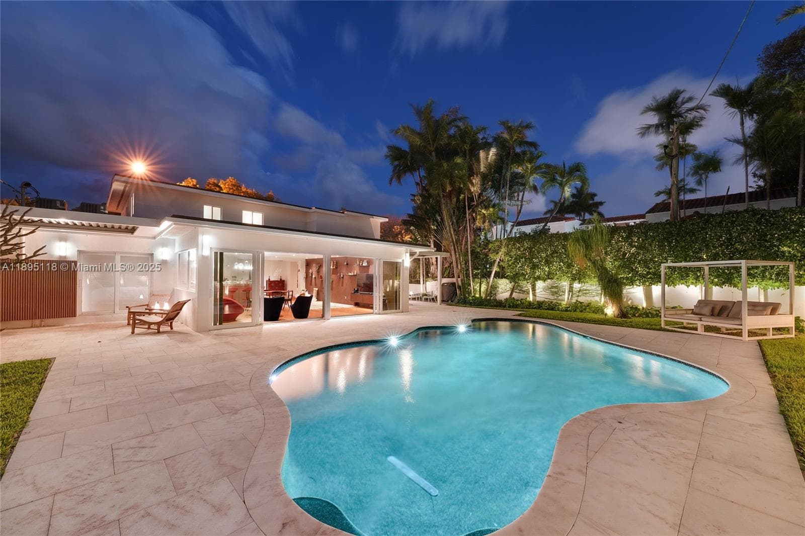 A11895118 — Miami Beach — 25