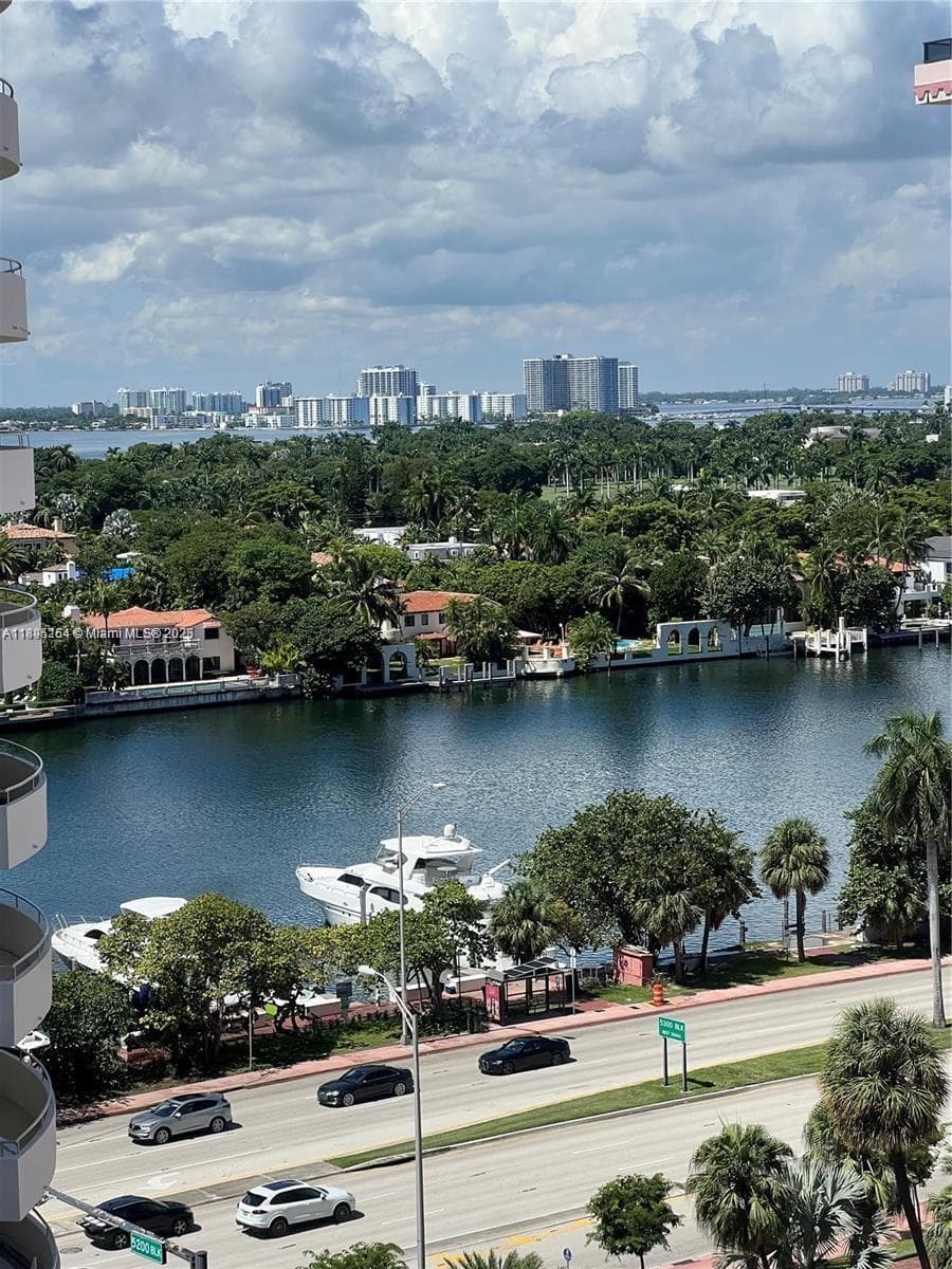 A11895154 — Miami Beach — 10