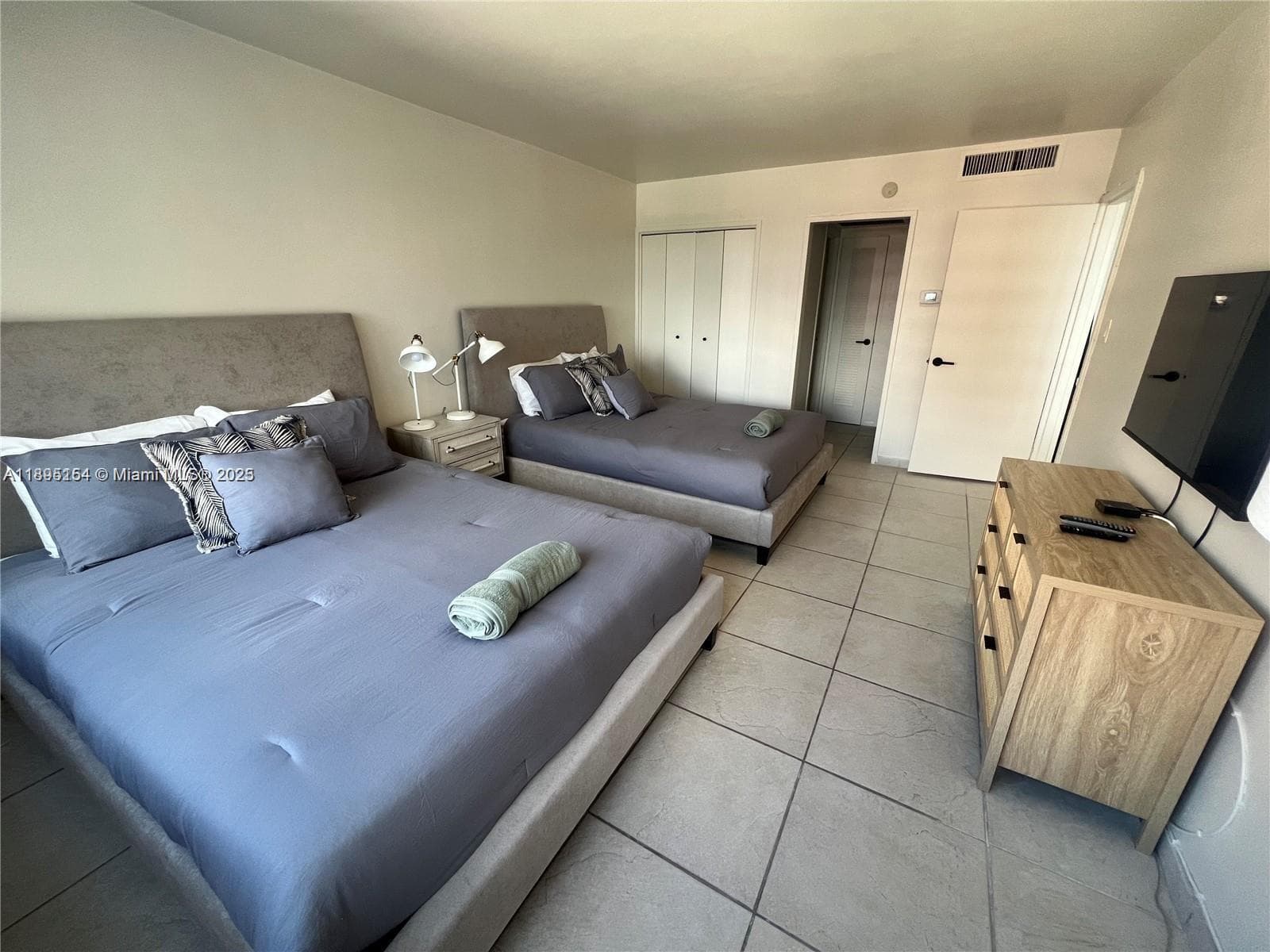 A11895154 — Miami Beach — 15
