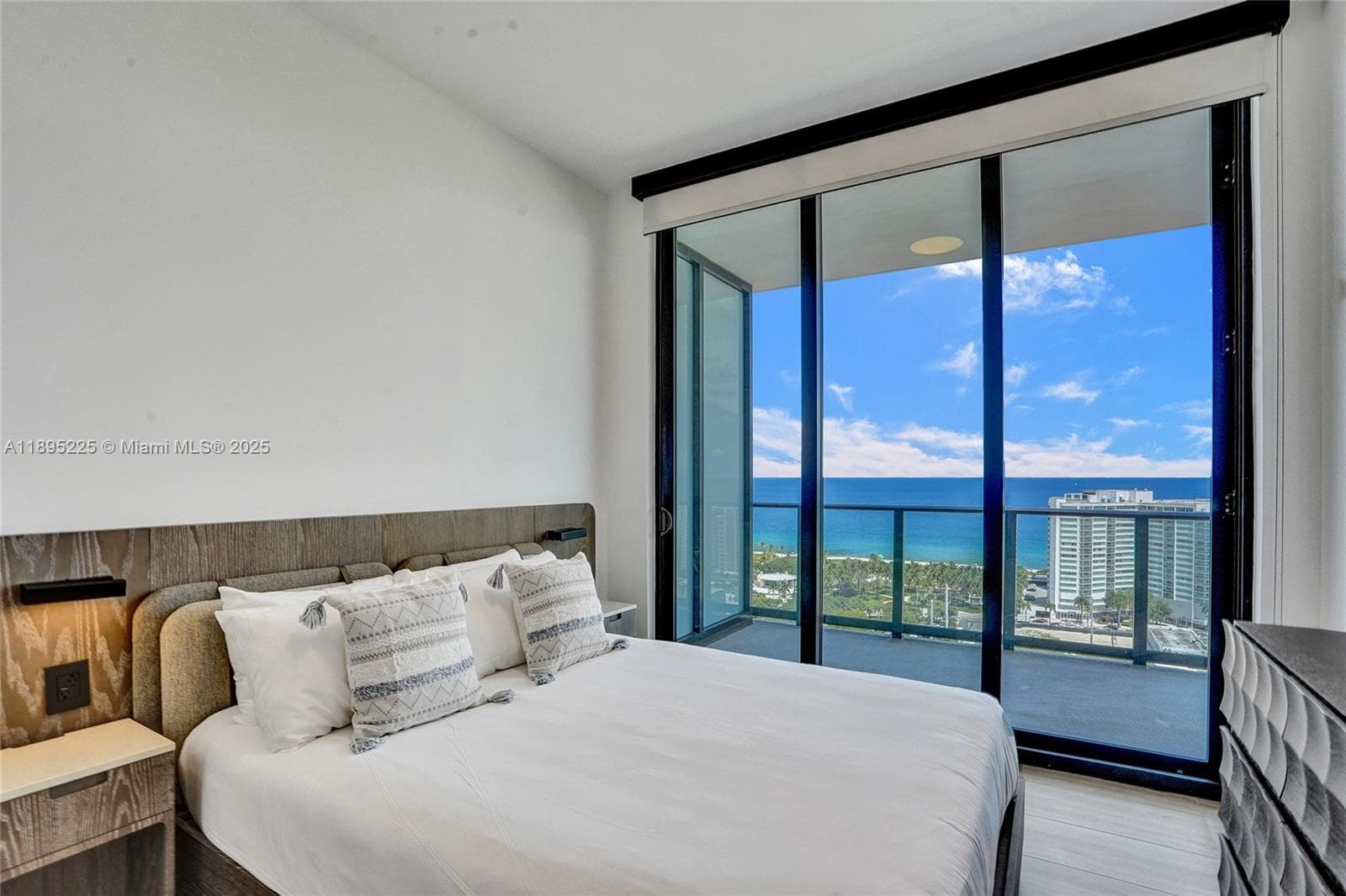 A11895225 — Miami Beach — 13