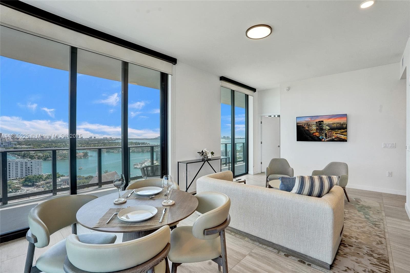 A11895225 — Miami Beach — 3