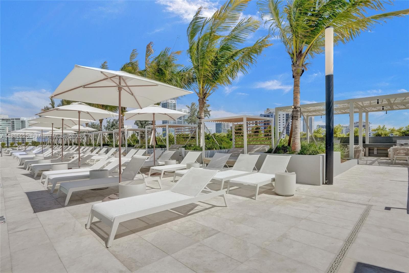 A11895225 — Miami Beach — 36