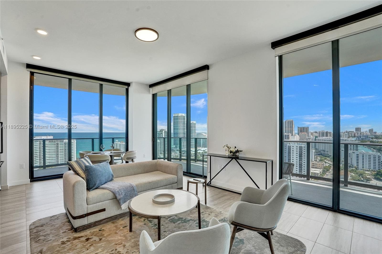 A11895225 — Miami Beach
