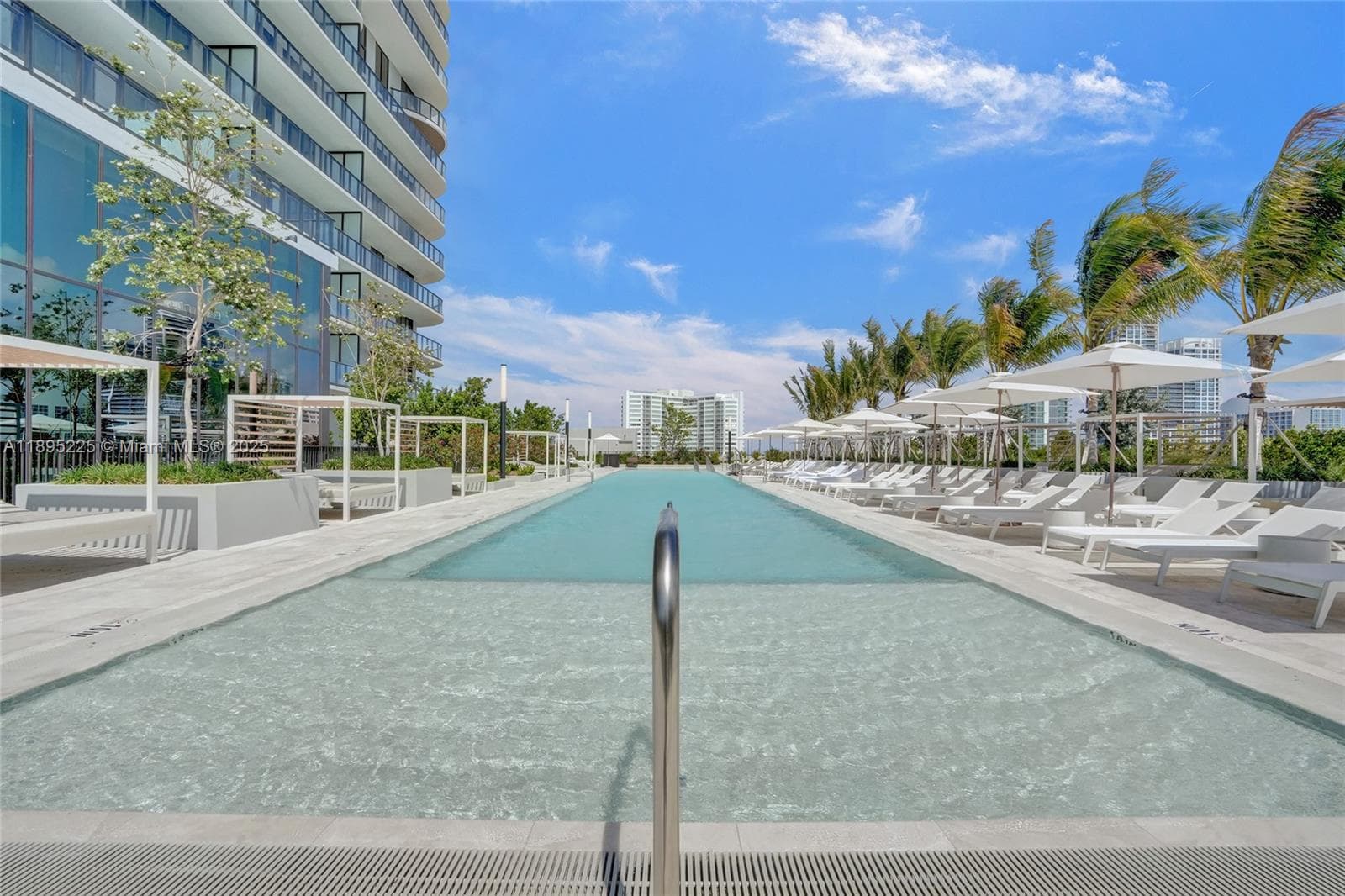 A11895225 — Miami Beach — 33