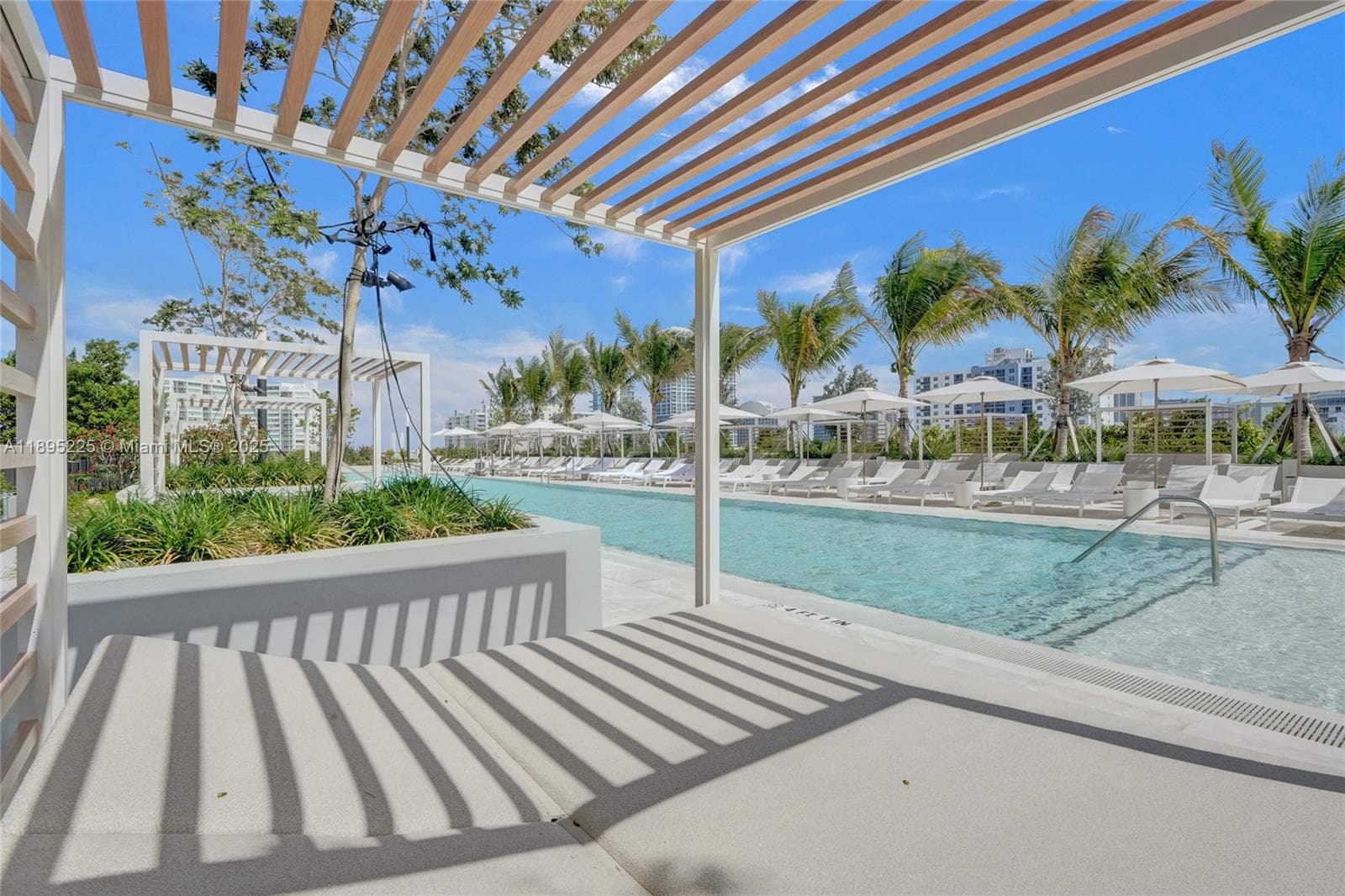 A11895225 — Miami Beach — 41